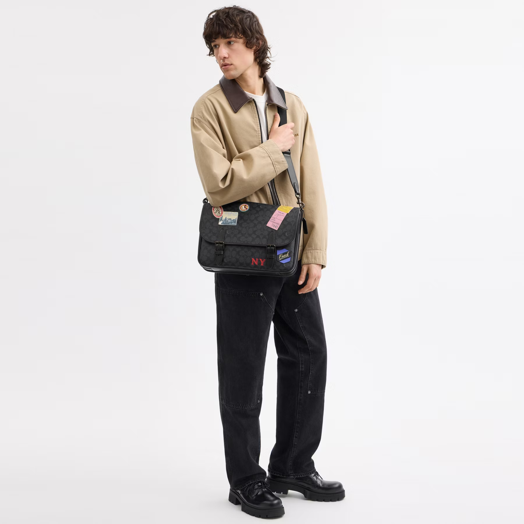 Coach CBF09 Men HITCH MESSENGER BAG IN SIGNATURE CANVAS WITH PATCHES