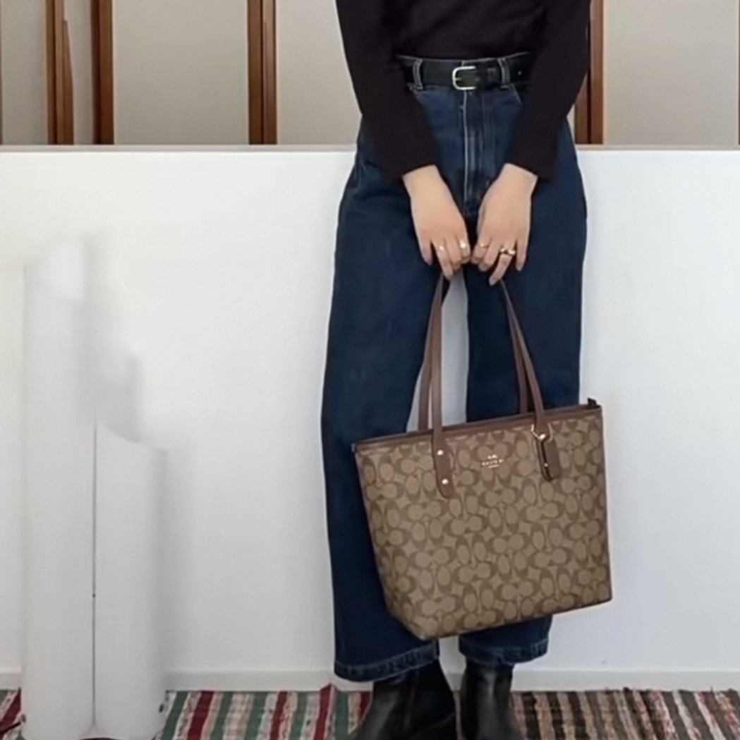 Women handbag CCQ28 City Tote In Signature Shoulder bag