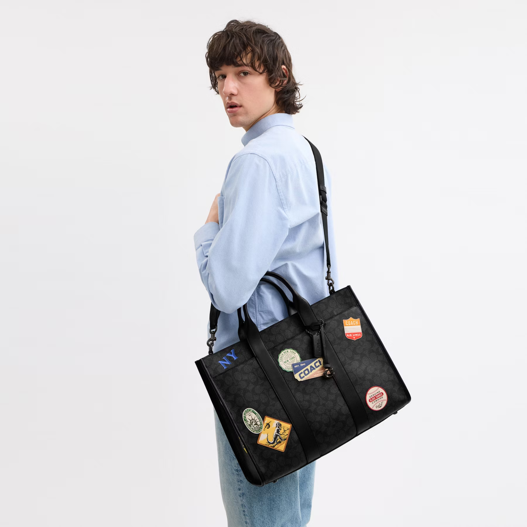 CBF12 WESLEY TOTE IN SIGNATURE CANVAS WITH PATCHES