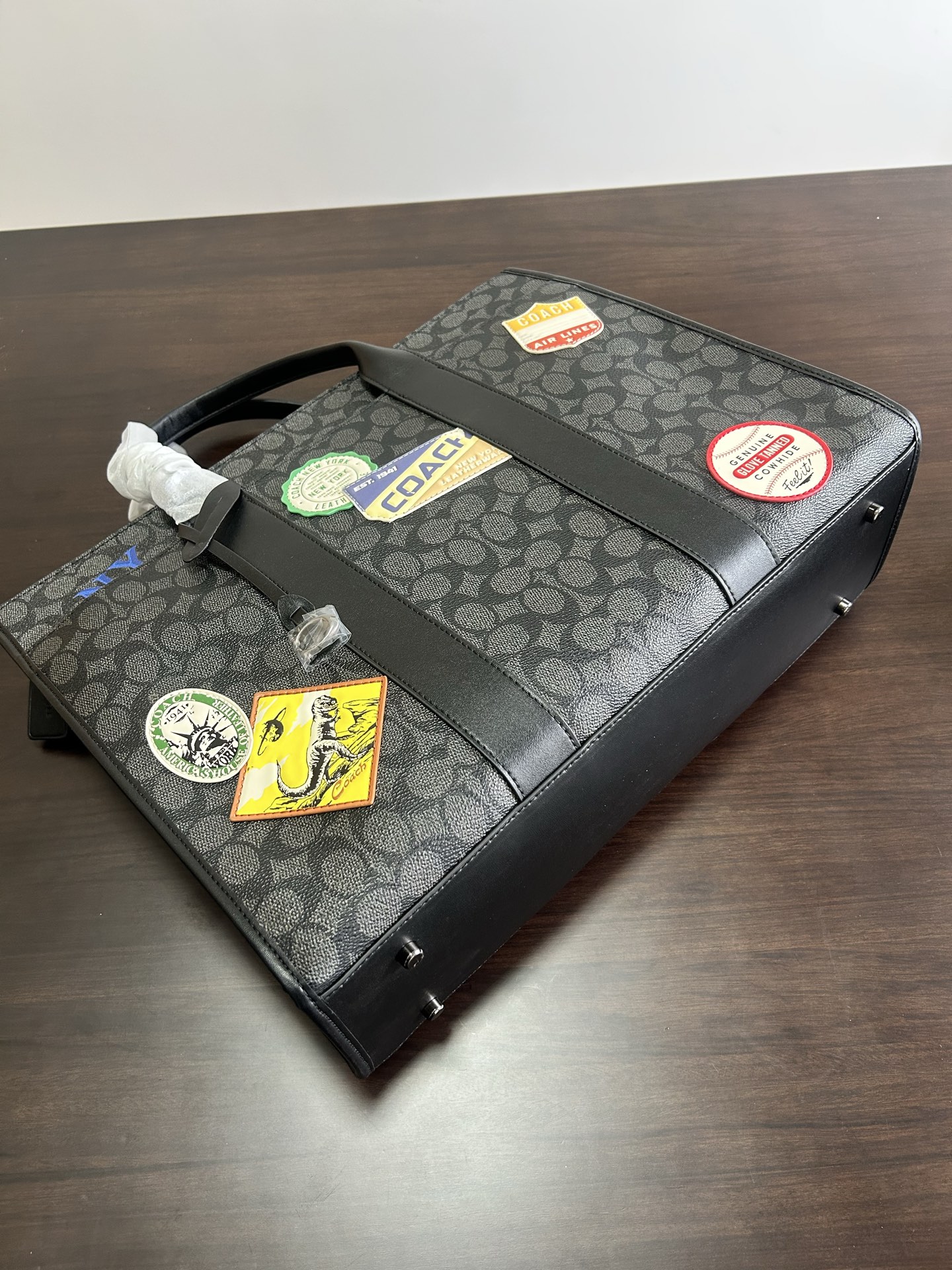 CBF12 WESLEY TOTE IN SIGNATURE CANVAS WITH PATCHES