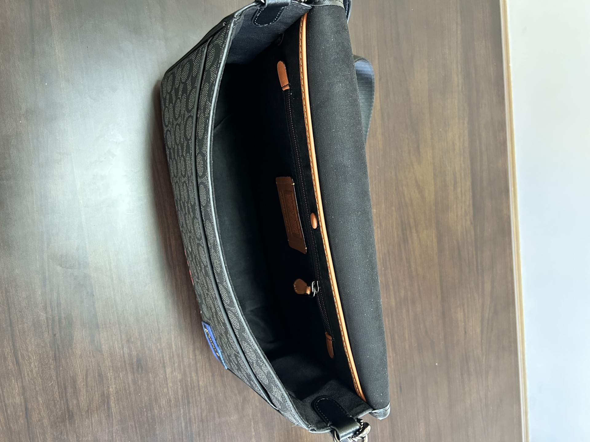 Coach CBF09 Men HITCH MESSENGER BAG IN SIGNATURE CANVAS WITH PATCHES