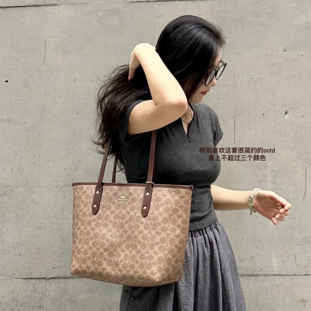 Women handbag CCQ28 City Tote In Signature Shoulder bag