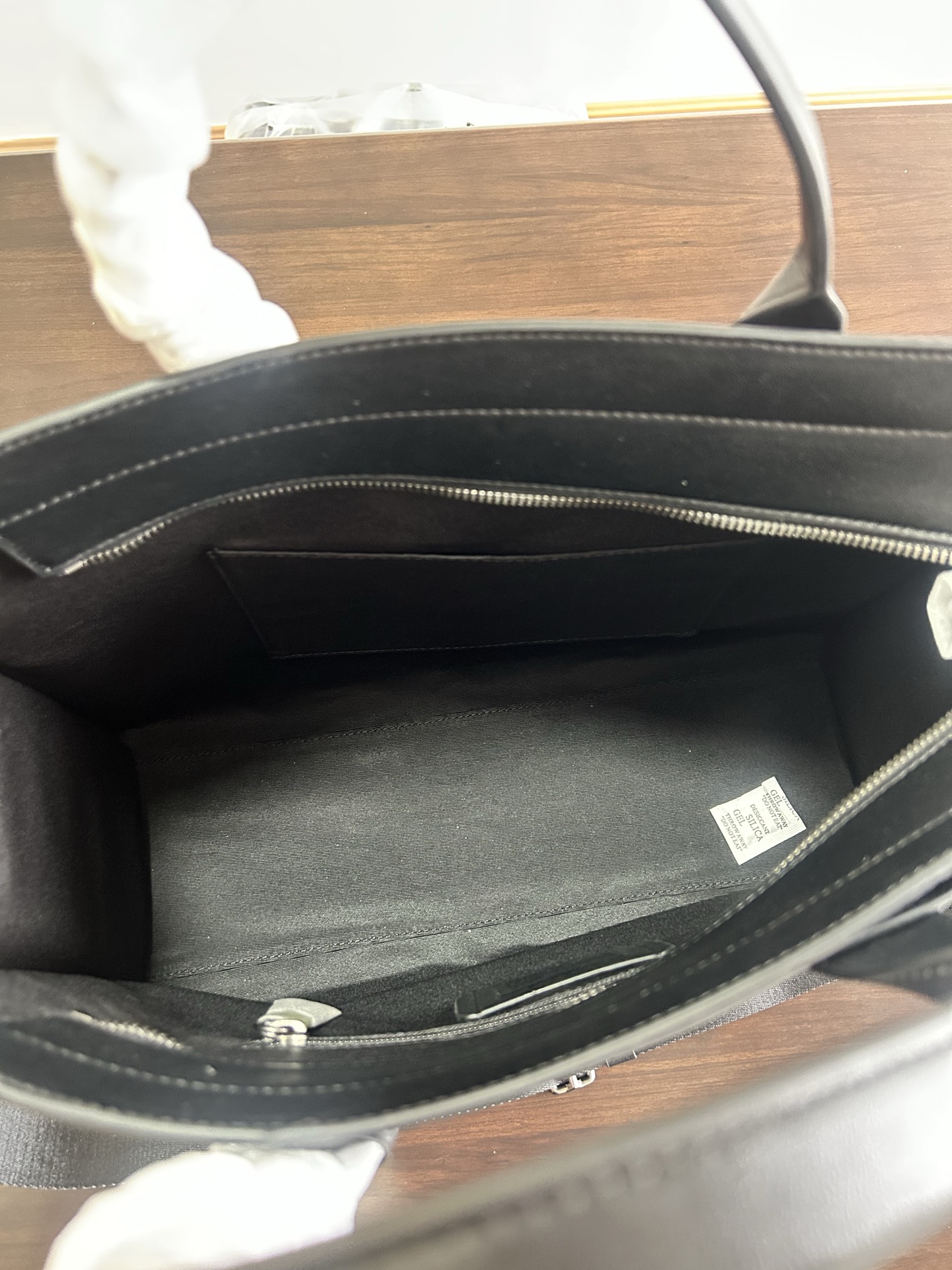 CBF12 WESLEY TOTE IN SIGNATURE CANVAS WITH PATCHES