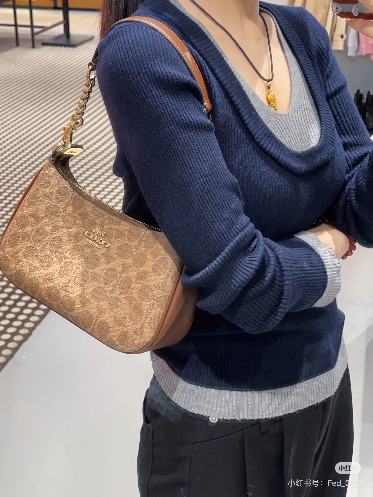 Women Handbag CV933 CV934 Teri In Signature Canvas Sling Shoulder Chain Shoulder Bag