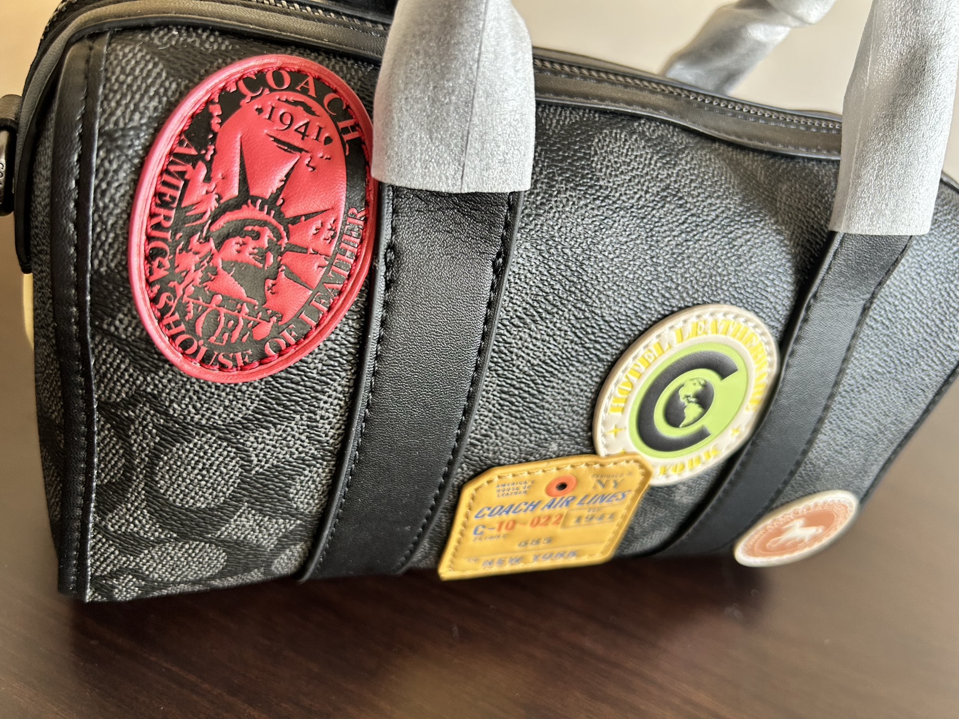 CBG37 GOTHAM DUFFLE BAG 24 IN SIGNATURE CANVAS WITH PATCHES