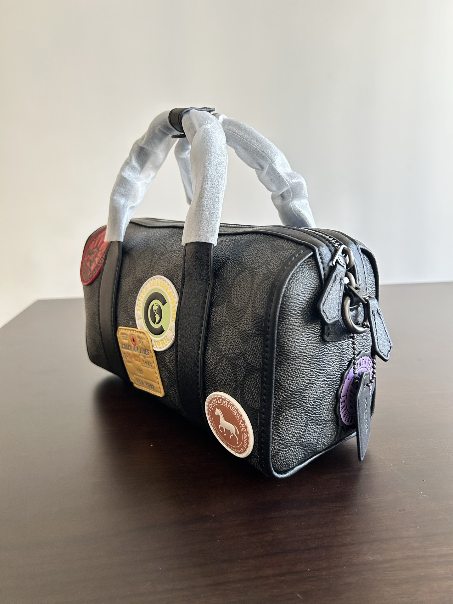 CBG37 GOTHAM DUFFLE BAG 24 IN SIGNATURE CANVAS WITH PATCHES