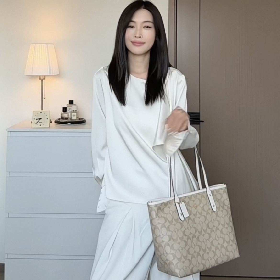 Women handbag CCQ28 City Tote In Signature Shoulder bag